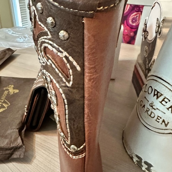 Montana West Brown Embroidered Women's Bag concealed carry section with wallet - Picture 5 of 11